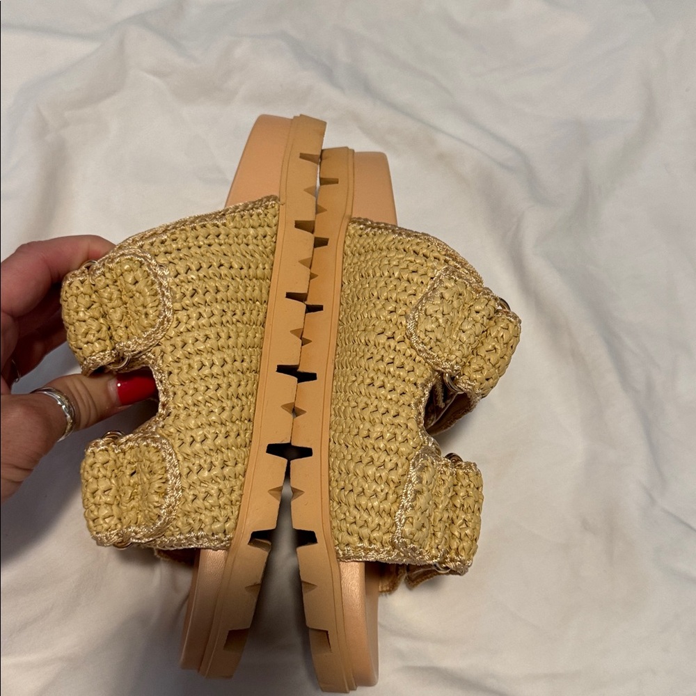 Prada Tan braided raffia Slide Sandals 7 - Picture 6 of 17
